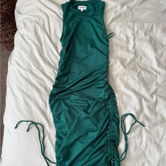 SUPERDOWN green rouged dress - Picture 2 of 3